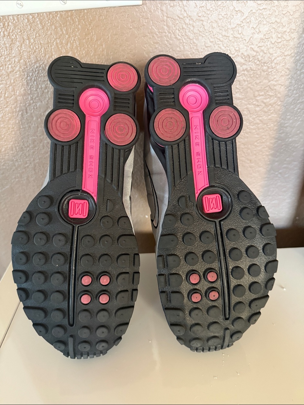 Nike Shox R4 sneakers in pink and metallic silver 8.5 - Picture 6 of 7